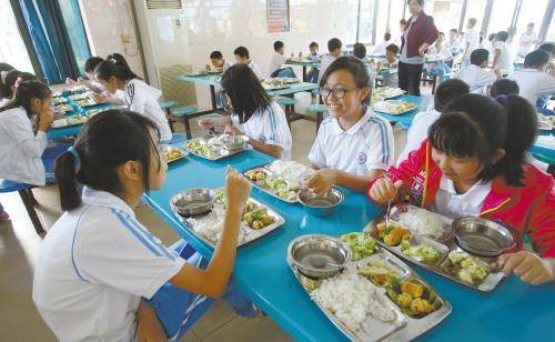 昆明长丰学校食堂承包商违规行为被罚578万，凸显食品安全监管重要性